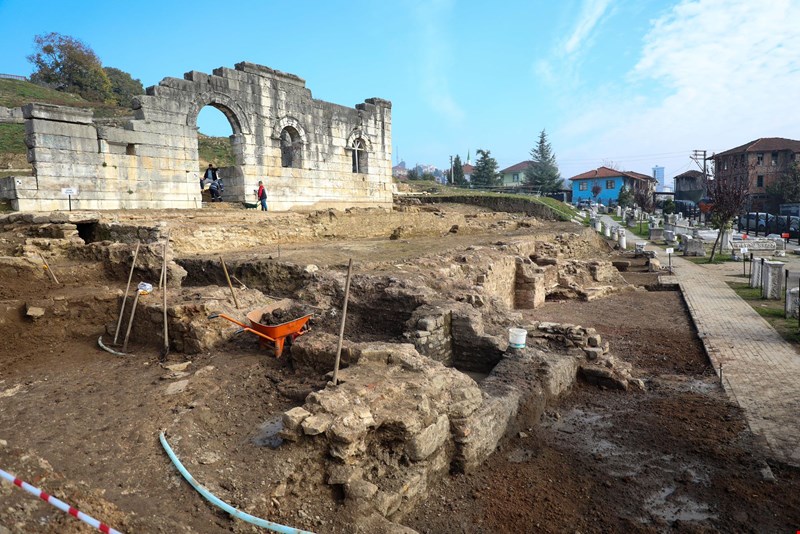 Başkan Dr. Faruk Özlü, Hafta Sonu Mesaisinde Konuralp ve Modern Sanayi’de Çalışmaları İnceledi