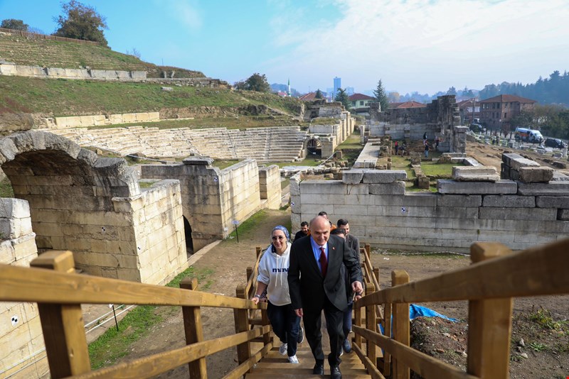 Başkan Dr. Faruk Özlü, Hafta Sonu Mesaisinde Konuralp ve Modern Sanayi’de Çalışmaları İnceledi