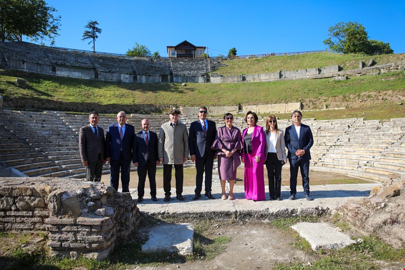 Türk Sinemasının Efsane İsmi Hülya Koçyiğit, Konuralp Antik Kenti'ni Ziyaret Etti