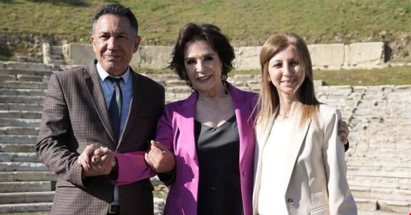 Türk Sinemasının Efsane İsmi Hülya Koçyiğit, Konuralp Antik Kenti'ni Ziyaret Etti