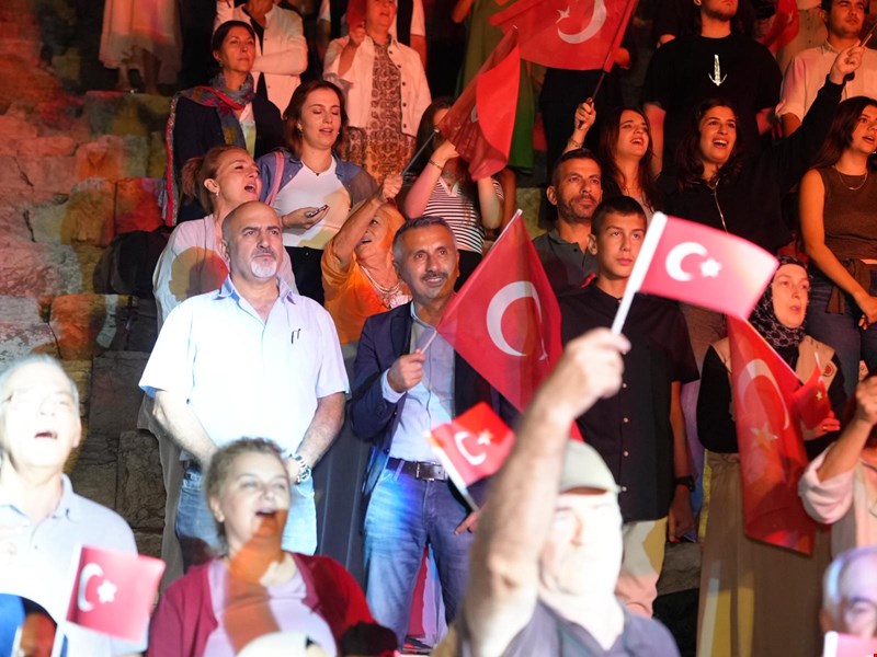 Tarih ve Ezgilerle Zafer Kutlaması
