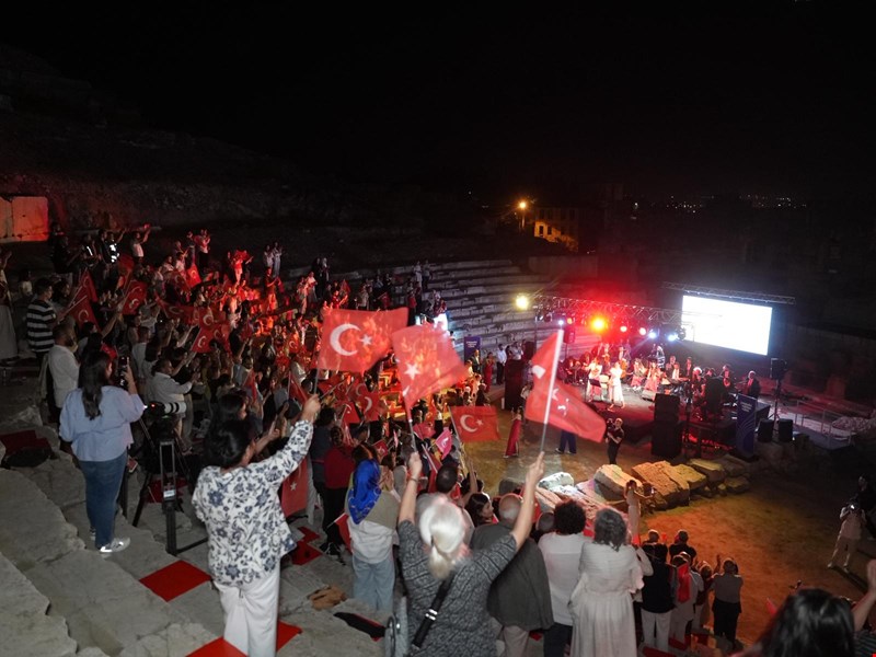 Tarih ve Ezgilerle Zafer Kutlaması