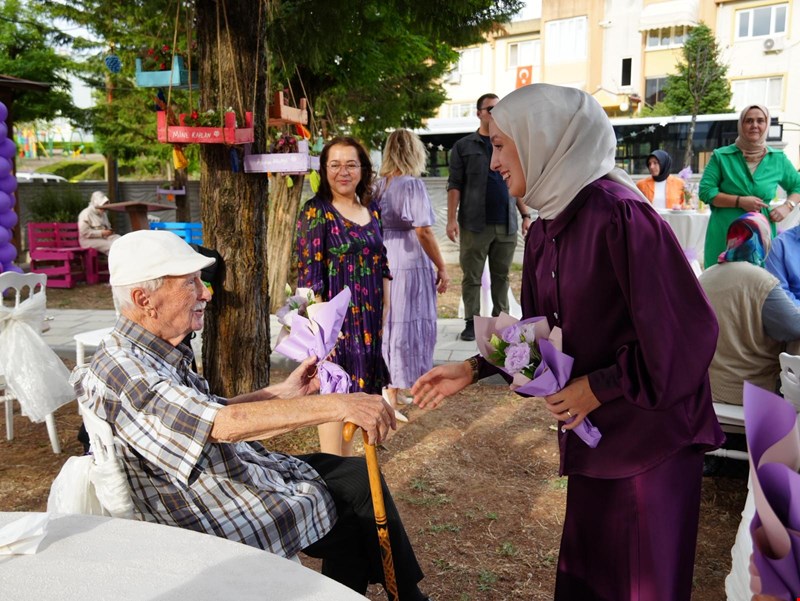 “Geçmişin Altın İzleri” Sergisiyle Alzheimer Günü’ne Anlamlı Kutlama