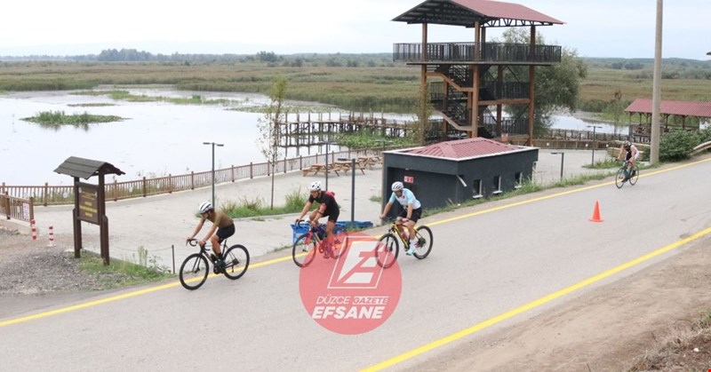 Efteni Gölü’nde Spor ve Doğanın Buluştuğu Heyecan Dolu Duatlon