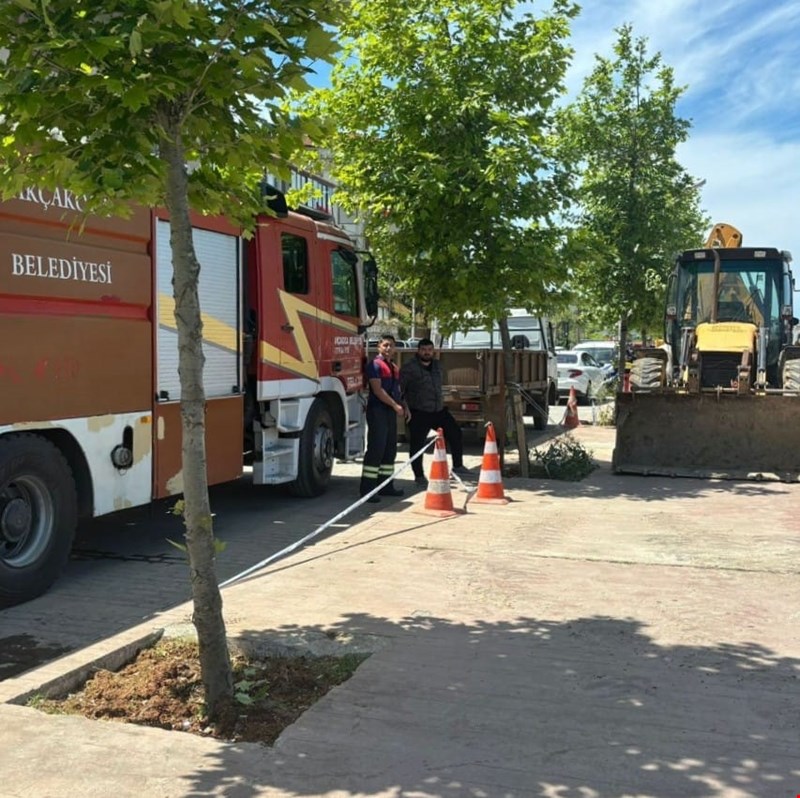 RUHSATA AYKIRI YAPILARIN YIKIMINA BAŞLANDI