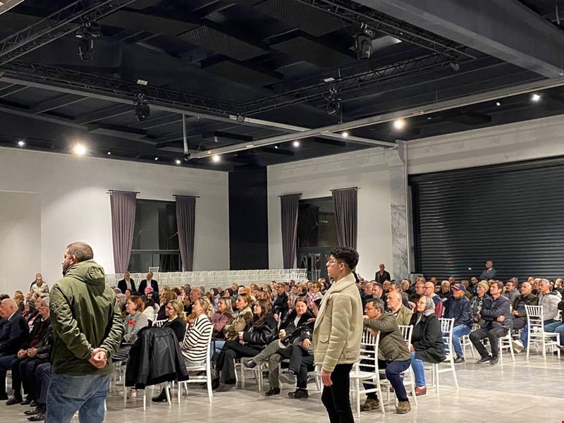 ALBAYRAK COŞKULU BİR KİTLEYE HİTAP ETTİ