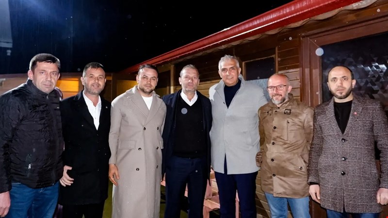 AK PARTİ’DE HERKES SAHAYA İNDİ
