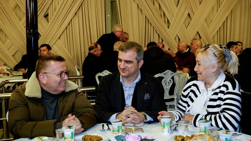 AK PARTİ’DE HERKES SAHAYA İNDİ