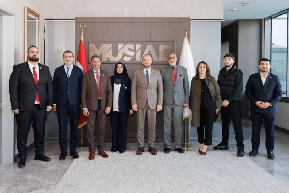 İLÇENİN TARİHİNE İSMİNİ ALTIN HARFLERLE YAZDIRIYOR