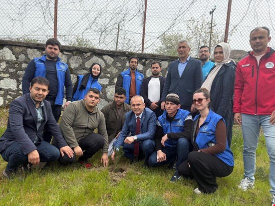 KAMU YÖNETİMİ TOPLULUĞU ŞEHİTLER İÇİN TOPRAĞA UMUT EKTİ