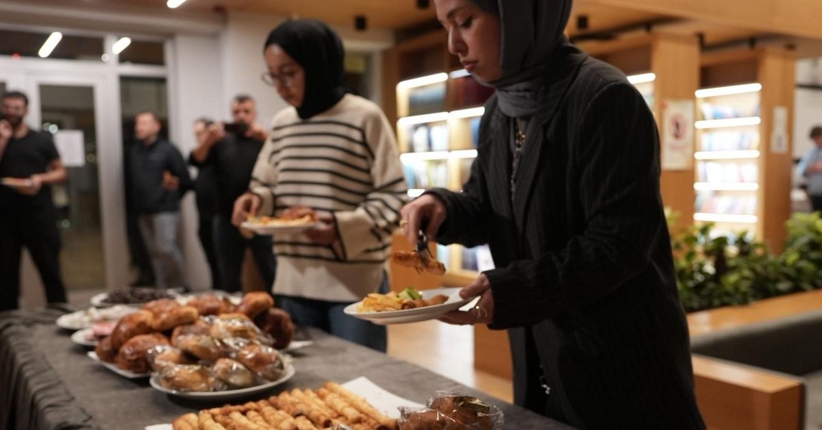 İLK SAHURDA GENÇLER YALNIZ BIRAKILMADI