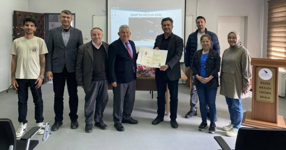 Altundağ, mezun olduğu okulda derse katıldı