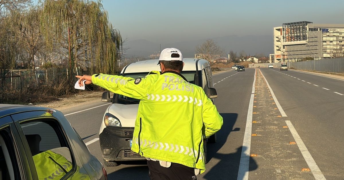 BİN 496 ARAÇ SÜRÜCÜSÜNE CEZA YAZILDI