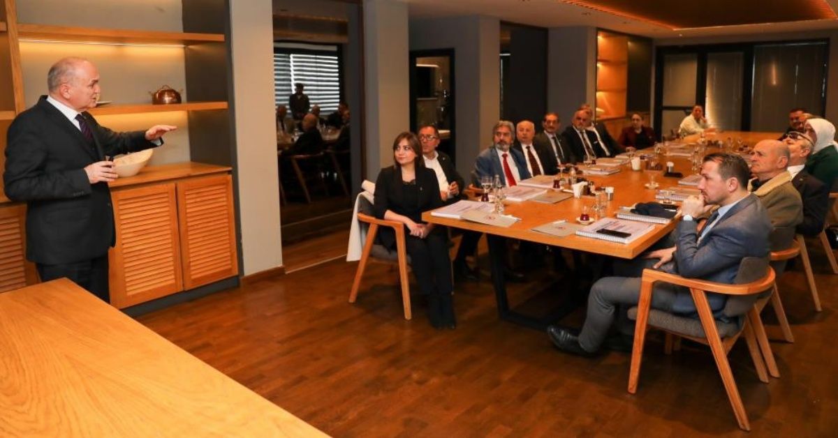 Başkan Özlü, siyasi parti il başkanlarına yatırımları anlattı