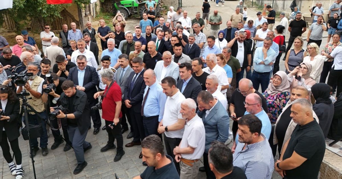 Dünya Düzce Günleri açılışı Konuralp Gazi Türbesi önünde yapıldı
