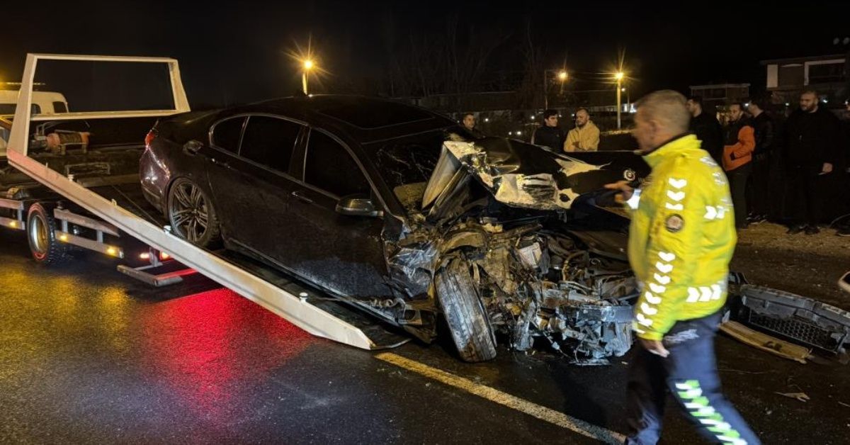 Düzce'de otomobil ile halk otobüsü çarpıştı: 5 yaralı