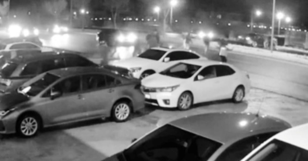 Düzce'deki kaza kamerada: Müşteriler ve çalışanlar yardıma koştu