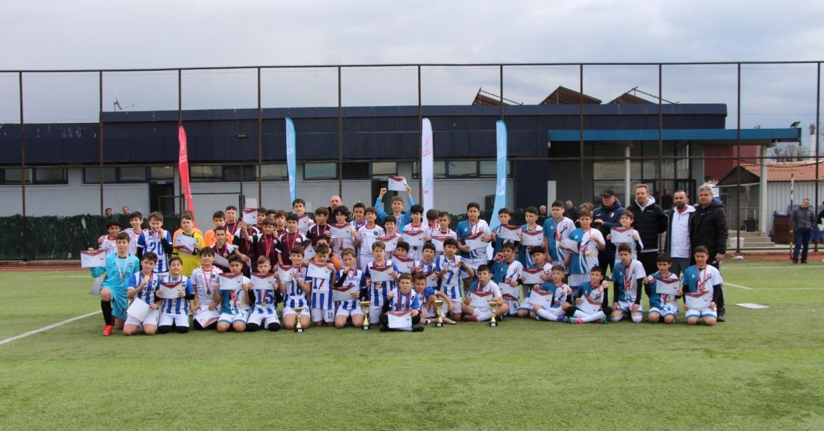 FUTBOLDA ŞAMPİYON BİLGİ ORTAOKULU OLDU