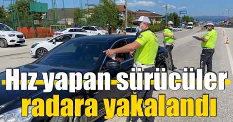 Hız yapan sürücüler radara yakalandı