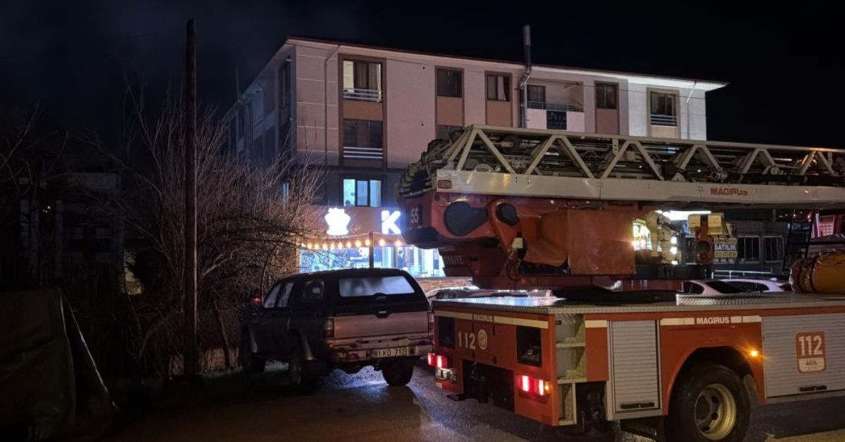 Kafenin mutfağında yanan yağ itfaiyeyi harekete geçirdi