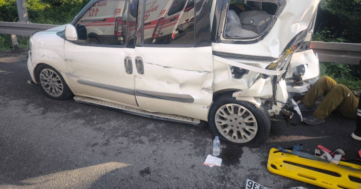 MEYDANA GELEN ZİNCİRLEME KAZADA 3 KİŞİ YARALANDI