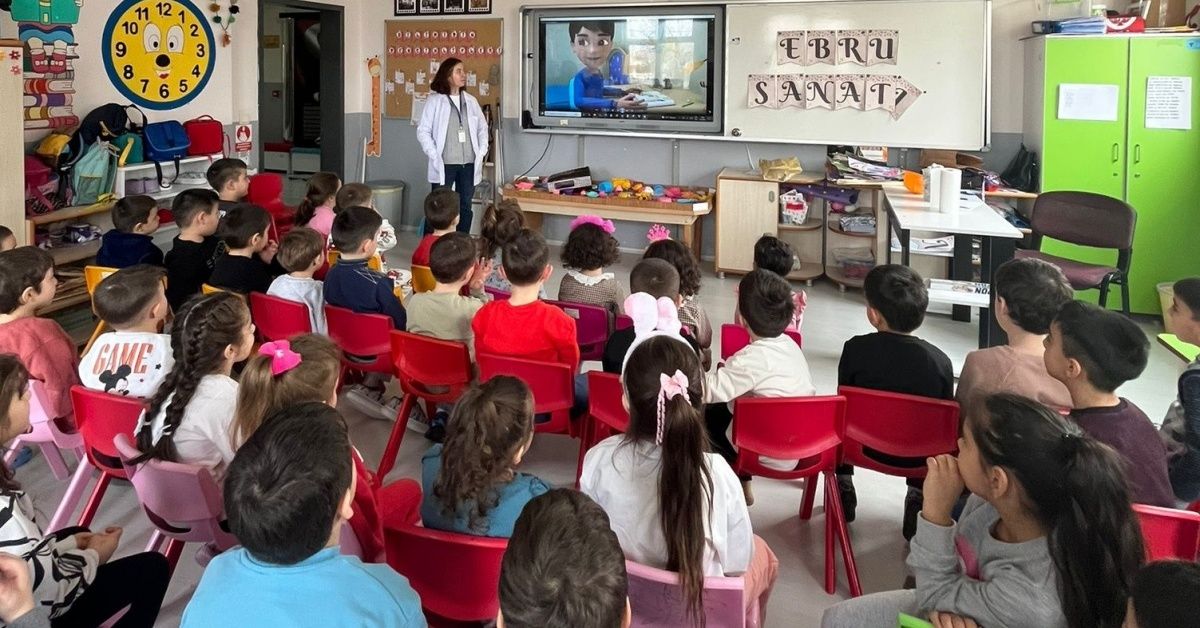 ÖĞRENCİLERE AĞIZ VE DİŞ SAĞLIĞI İLE TÜBERKÜLOZ EĞİTİMİ