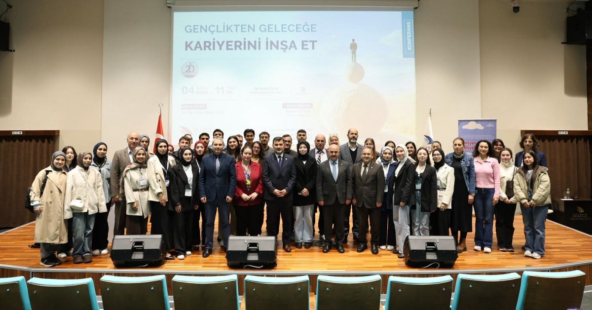 ÖZTÜRK DÜZCE ÜNİVERSİTESİ ÖĞRENCİLERİYLE BİR ARAYA GELDİ