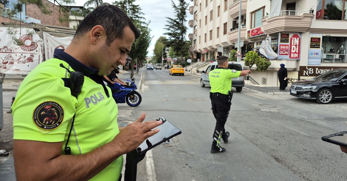 Polis ekipleri kural tanımayan sürücülere göz açtırmıyor