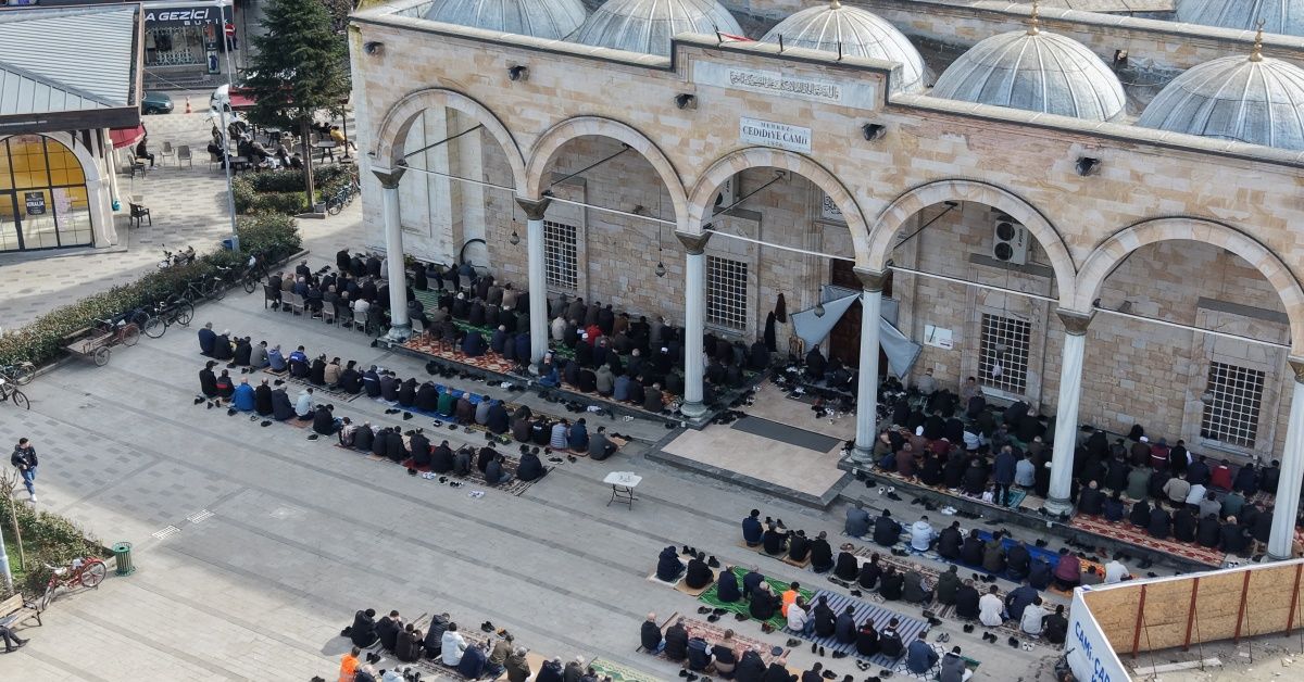 RAMAZAN BEREKETİ CAMİLERE SIĞMADI