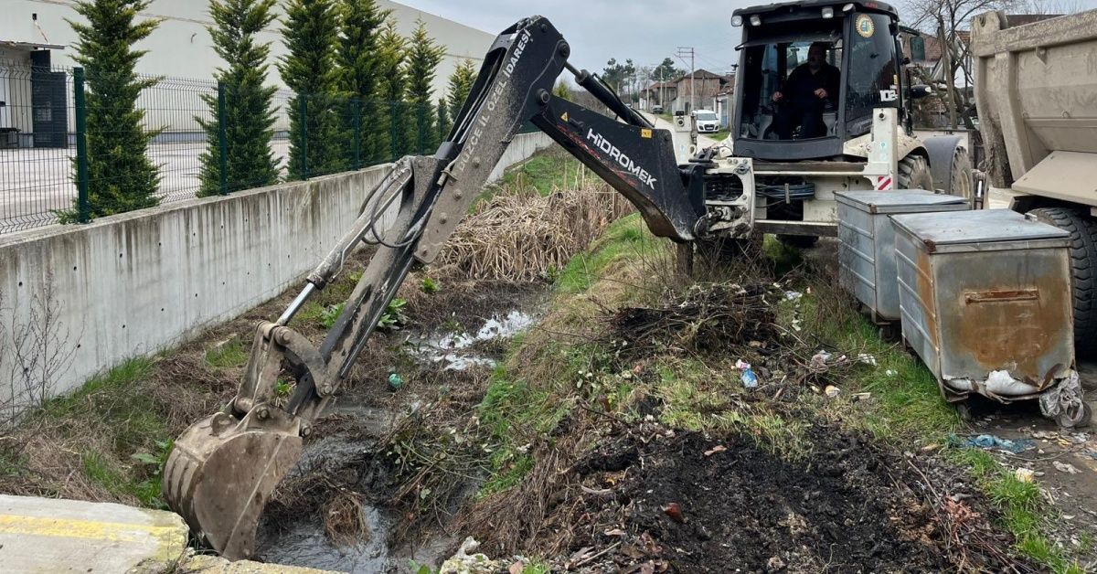 SU KANALLARI TEMİZLENİYOR
