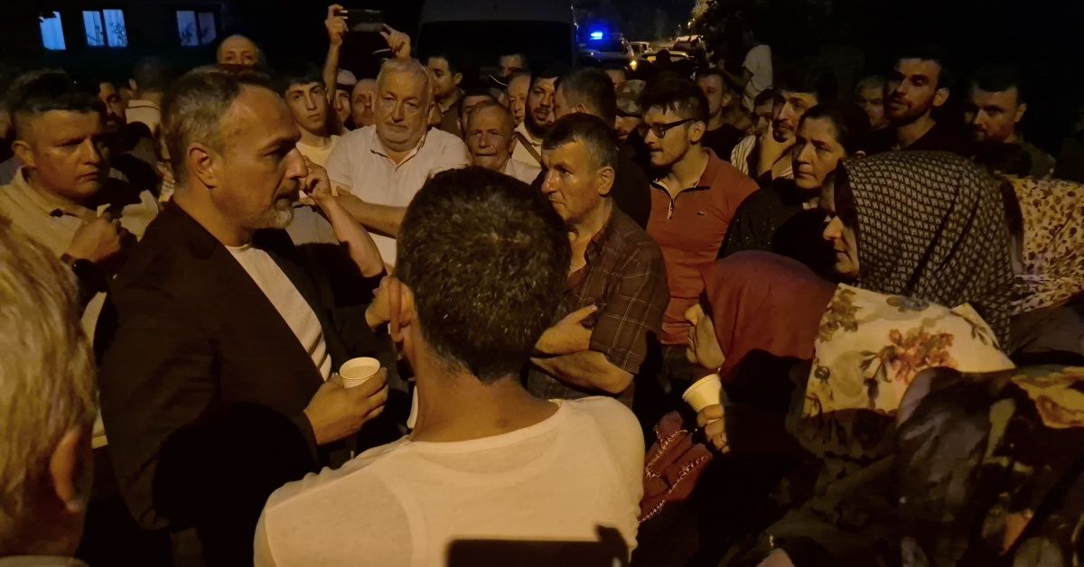 Susuz kalan 3 köyün sakinleri yol kapattı