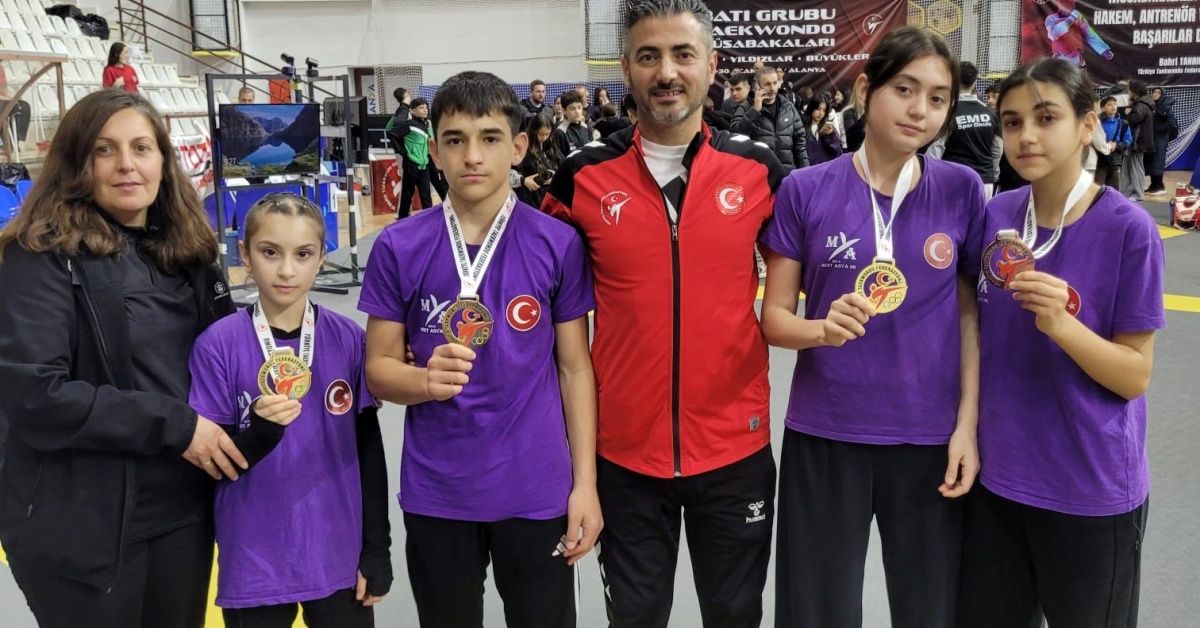 TAEKWONDODA SPORCULARDAN BÜYÜK BAŞARI