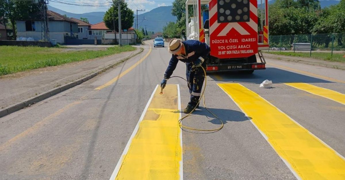 Trafik güvenliği için kasisler boyandı