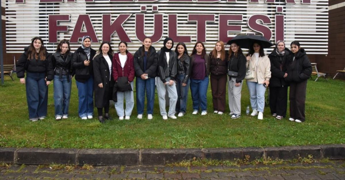 Üniversite adayı öğrenciler Düzce Üniversitesi'ni inceledi
