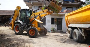 20 YILDIR ÇÖPLER VE HAYVANLARLA İÇ İÇE YAŞIYORLARDI