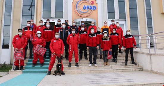 21 Kişi tüm eğitimleri geçti..