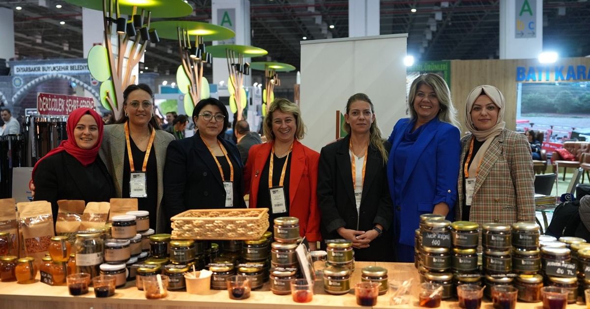 İZMİR'DE DÜZCE RÜZGARI