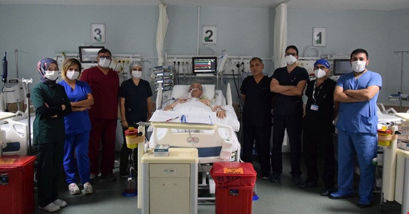Bir haftada 4 açık kalp cerrahisi gerçekleştirdiler
