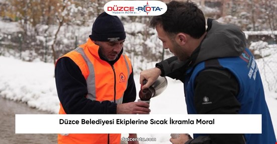 Düzce Belediyesi Ekiplerine Sıcak İkramla Moral