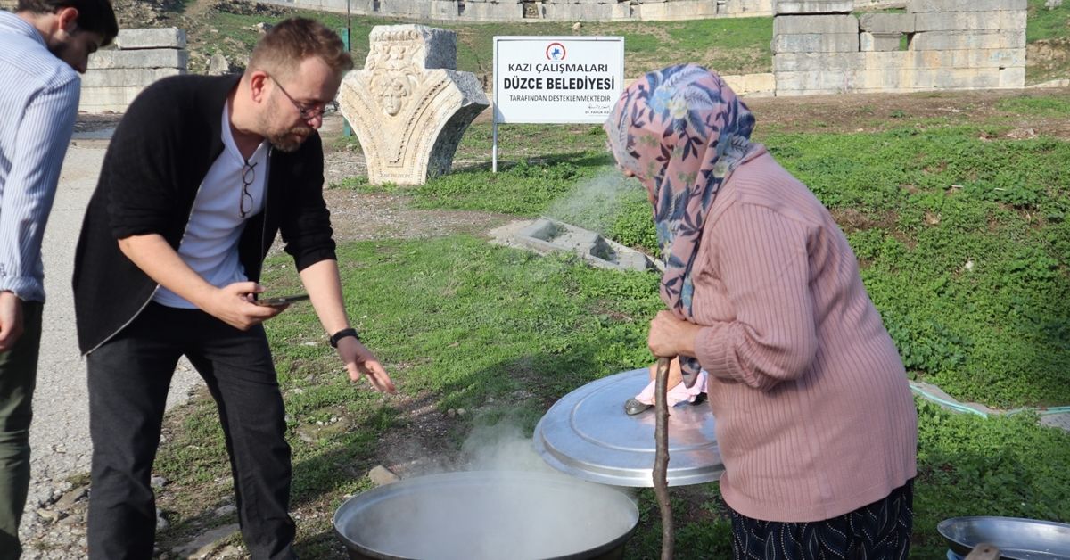 DÜZCE'NİN ZENGİN MUTFAĞINA HAYRAN KALDI