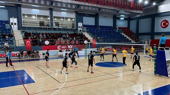 Düzce'nin En İyi Takımları Kortta Karşı Karşıya