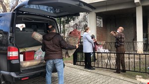 Evleri yanan aileye Umut oldular