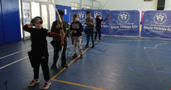 Geleneksel okçuluk eğitimleri devam ediyor..