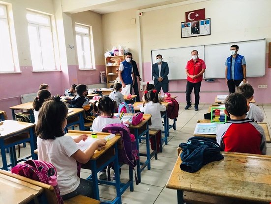 Genç dönüşüm projesi ile çocukların yüzü güldü!