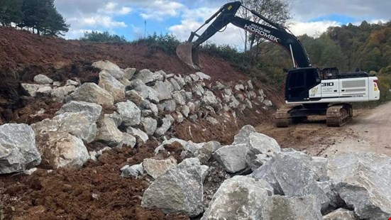 Kaynaşlı Dipsizgöl'de Heyelana Müdahale Sürüyor