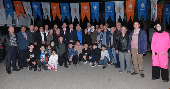 MEŞALELER VE HAVAİ FİŞEK GÖSTERİLERİ İLE KARŞILADILAR