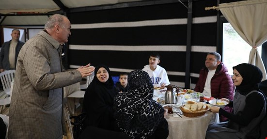 ÖĞRENCİLERLE KAHVALTI YAPIP, GELECEK VİZYONU ÇİZDİ