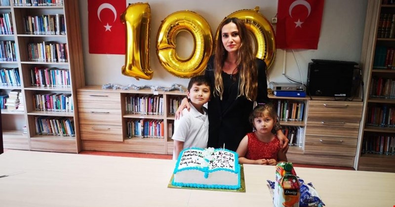 Öğrencilerinin kitap okumasını sağladı