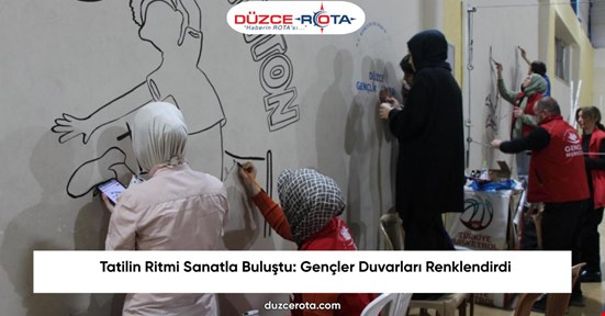 Tatilin Ritmi Sanatla Buluştu: Gençler Duvarları Renklendirdi
