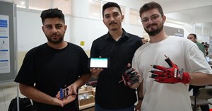 Türk Öğrencilerin Geliştirdiği Bu Eldiven İşaret Dilini Metne Çeviriyor